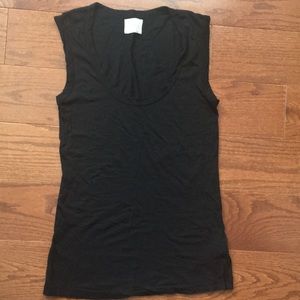 Anthropologie t.la S NWOT Black tank. Scoop neck